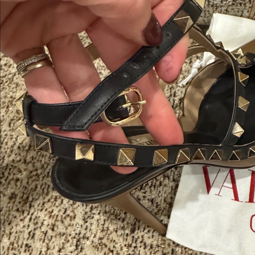 AUTHENTIC Valentino Tan and Black Rockstud Heels - Picture 7 of 9